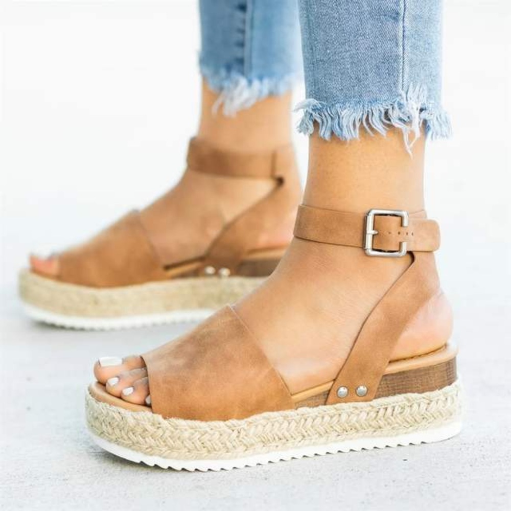 Vegan Leather Trendy Platform Sandal NWT